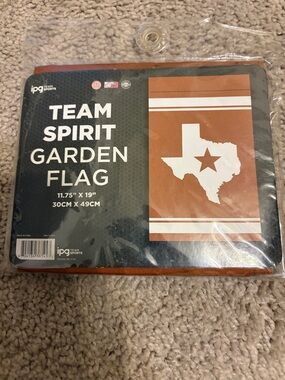 Team Spirit Garden Flag - Texas Star Design in Burnt Orange & White